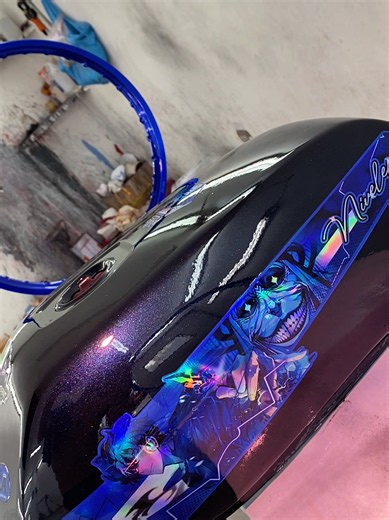 Franjas personalizadas Solo Leveling para Suzuki AX100 en tornasol