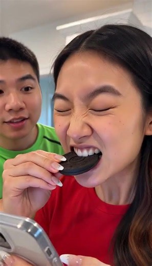 When she realizes she's eating a plastic Oreo! 😳🍪 #couplecomedy #pranks #funny