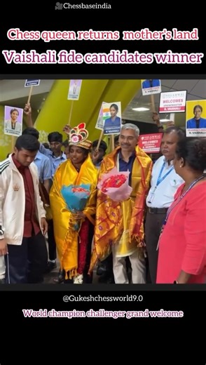#warm welcome chess 👸 vaishali with her coach pragg & their parents #cut the chess 🍰 #victorymoment