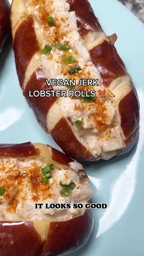 VEGAN “LOBSTER” ROLLS — with a little 🇯🇲Jerk twist to add some spice🌶️ Spring has sprungg these Vegan lobster rolls are a quick easy Vegan dish to make this season. I honestly make these all year round though😭 I wanted to try something different add some Jamaican touches to it because Jamaicans are extra😭 I really loved it, I think it’s really fun it isn’t overpowering either. I’ve made Vegan lobster rolls for hundreds of people personally I never got to try Lobster before, but for the peop