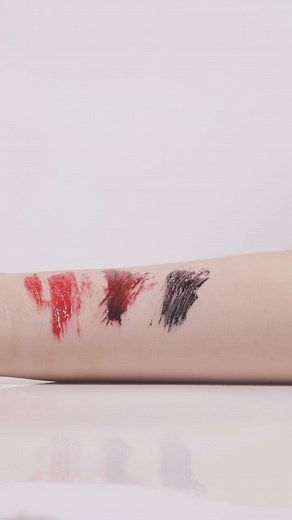 @kryolanofficial FRESH SCRATCH is a blood paste that dries to become a scab effect . Apply directly from the jar with a stipple sponge or application spatula. It can be easily removed with soap and warm water . #FakeBlood #KryolanBlood #SFX #SFXMakeup #MovieBlood #Blood #Gore #FreshScratch #spfxmakeup #prostheticmakeup | TILT Professional Makeup | Facebook