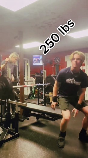 #proudmama moment for sure!! #benchpress #powerlift #powerlifting #gymtok #fittok #strongmom #thompsonsgym #foryou #foryoupage #fyp