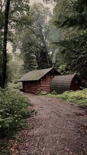 Exploring Autumn Vibes in a Cozy Cabin