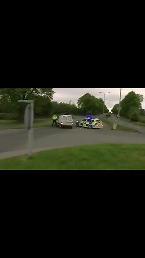 #police #motorwaypolice #trafficcops #policechase #ukpolice #policeinterceptor #trafficpolice 4/4