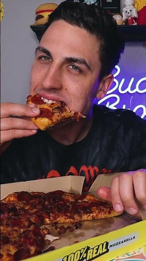 Hungry Howies Pizza Review! 🍕
