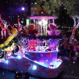 Sing, dance, and be merry with the whole family and everyone’s favorite furry friends at the Sesame Street Christmas Parade! Plus, you can enjoy all parades throughout the year with a 2023 Season Pass. Get yours now: https://bit.ly/3j4NCkl | SeaWorld San Antonio