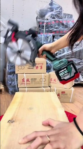 Revolutionizing Woodworking: Dust-Free Cordless Circular Saw in Action