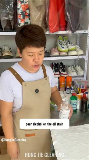 Hong Jie Cleaning on Instagram: "Cleaning tips for oily, sweaty, and yellow-stained clothes — Got oil stains from food or sweat marks on your shirts? Or clothes that turned yellow after being stored too long? Try these practical tricks to get them looking fresh again! #ClothingOilAndSweatStains #StainRemovalMadeEasy #PracticalTips #EverydayLifeHacks"