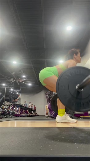 Back on the barbell after a long break 🏋️‍♀️ Power cleans toes to bar — first CrossFit session back after my shoulder injury. ไม่ได้รีบกลับไปเก่งเหมือนเดิม แค่กลับมา “เริ่มใหม่ให้ถูกทาง” 💪 One rep at a time. ไหล่ยังต้องฟังกันอยู่ แต่ใจกลับมาแล้ว 🔥 #CrossFit #PowerClean #ToesToBar #ReturnToTraining #ComebackSeason
