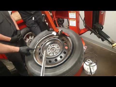 How to mount and dismount tires using hunter tc350
