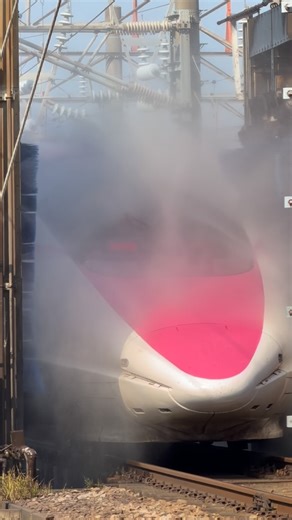 𝙎𝙃𝙄𝙉𝙆𝘼𝙉𝙎𝙀𝙉 𝙨𝙚𝙧𝙞𝙚𝙨 𝙉700 on Instagram: "消えるハローキティ新幹線🚄洗車機の水量が多く霧の中に消えて行くように見えます😌 #500系 #500系新幹線 #ハローキティ新幹線 #世界最高の高速鉄道 #山陽新幹線 #新幹線 #新幹線好き #洗車 #shinkansen #superexpress #japanrailway #railway #railroad #railwayphotography #trainphotography #highspeedrail #explorejapan #japantravel #japantrip #beautifuljapan #japan_railway #japan_of_insta #railways_of_our_world #railwaystation #railways_worldwide #train_vision #total_rail #cooljapan #JR西日本"