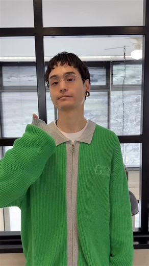 ウスイ シュンタ/graf/福井美容室 on Instagram: "師匠のカットパーマ ⁡ ⁡ @yamadakeitaymd はサロンワークでたくさんパーマしてるのですが ⁡ 自分にパーマを施すのは美容師なってからの初だそうです。 ⁡ ⁡ ⁡ パーマしてない期間はoasisの解散から再結成までの期間と同じだそうです…。 . . . . . #福井美容室 #敦賀美容室 #鯖江美容室 #越前市美容室 #福井"