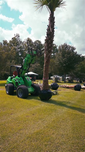 Check out one more video from the USA - this time from SkyFrog Landscape ! Avant can really help you with all kinds of landscaping work. #AvantInAction #AvantLoader #Landscaping #WorkSmart #USA #AvantFamily #GreenIsPossible | Avant Tecno