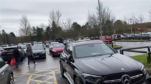 124K views · 6.8K reactions | Sunday morning walk and Christmas window shopping  | Samina khan - SK | Facebook