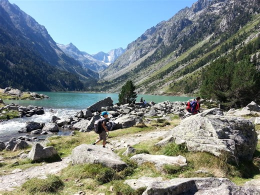 Découvrez le lac de Gaube, merveille des Pyrénées, au cours d’une randonnée familiale sur le mythique GR 10