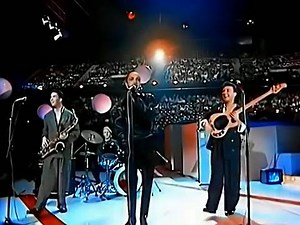 Sade - Smooth Operator (Live) | Photos & Music