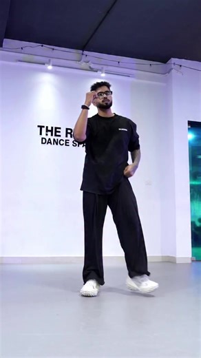 Mehbob Mere: Dance Enthusiasts Unite!