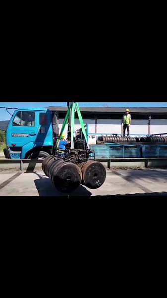 𝐏𝐞𝐦𝐞𝐫𝐢𝐤𝐬𝐚𝐚𝐧 𝐁𝐞𝐫𝐬𝐚𝐦𝐚 𝐌𝐂𝐌 𝐝𝐚𝐧 𝐊𝐏𝐃𝐍 𝐊𝐞𝐝𝐚𝐡 𝐝𝐢 𝐏𝐫𝐞𝐦𝐢𝐬 𝐓𝐢𝐦𝐛𝐚𝐧𝐠𝐚𝐧 𝐊𝐞𝐧𝐝𝐞𝐫𝐚𝐚𝐧 𝐝𝐚𝐧 𝐒𝐭𝐞𝐬𝐞𝐧 𝐌𝐢𝐧𝐲𝐚𝐤 Metrology Corporation Malaysia Sdn Bhd (MCM) bersama Kementerian Dalam Negeri dan Kos Sara Hidup (KPDNKSH) telah melaksanakan lawatan dan pemeriksaan bersama di beberapa premis alat timbang kenderaan serta stesen minyak sekitar negeri Kedah. Pemeriksaan melibatkan tiga lokasi utama, iaitu Pertubuhan Peladang Kawasan Merbok , Stesen Minya