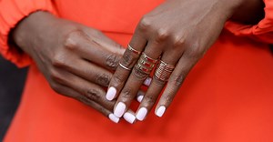 Gel Polish vs. Dip Powder: How to Choose the Right Mani for You