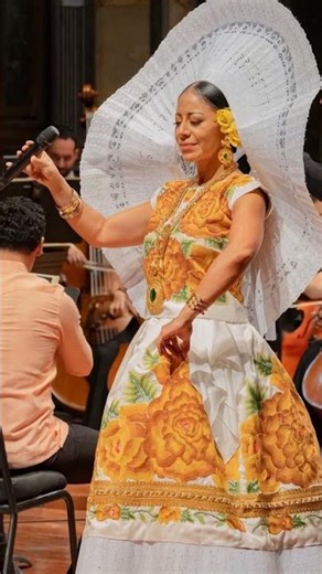 ROSY ARANGO Long live Mexico!