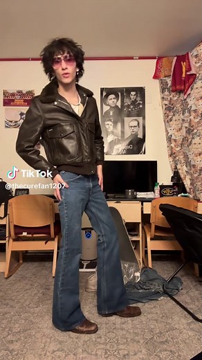 Ultimate Guide to 80s Vintage Bell Bottom Jeans