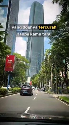 TAK SEMUA SENYUMAN ITU BENAR - BENAR INDAH