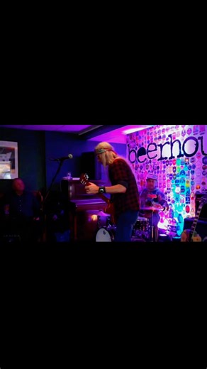 Can you pass me the tambourine... | HubCap