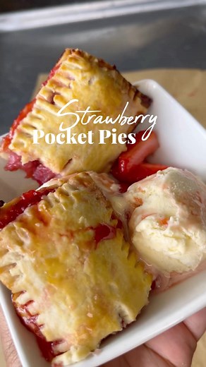 41K views · 1.4K reactions | Strawberry Pocket Pies using my delicious flaky buttery crust Recipe in comments⬇️ | Cheese Cake Heaven | Facebook