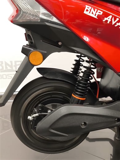 Слышите как работает электромотор у скутера Avant? А теперь вспомните рев мотора бензиновых аналогов. Вы заряжаете скутер от обычной розетки 220 В и мчиите до 80 км без единой капли топлива. Никаких заправок. Никаких лишних трат. ⚡️ Знакомься - BNP AVANT Впш личный транспорт, который не просит бензина, не шумит, не воняет и не подводит. 📍 Запас хода — до 80 км 📍 Нагрузка — до 200 кг 📍 Комфортная подвеска и тормоза – Никаких ТО, масла, фильтров – Легкий в управлении и парковке, даже для новичк