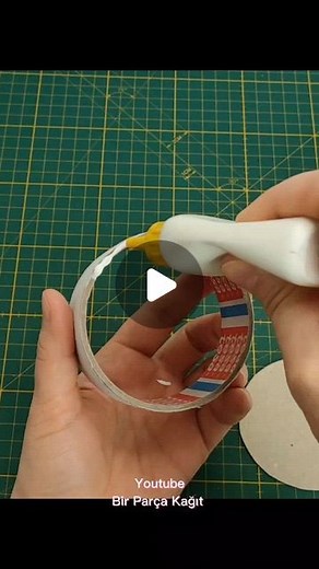 Bir Parça Kağıt on Instagram: "Yapımı çok kolay, Kağıttan basit ev dekor fikirleri #papercraft #kendinyap #kağıttan #elyapımı #diy #geridönüşüm #recycle #wastepaper #"