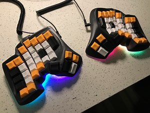 Redox Manuform custom keyboard #3DThursday #3DPrinting