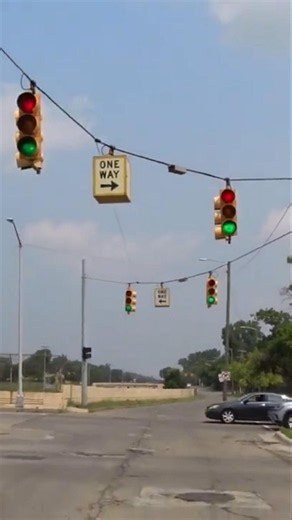 Traffic Lights Flashing Red & Green