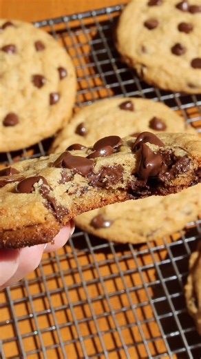 6.6K views · 56 reactions | ⬇️ Recipe below! 樂 These are the best Peanut Butter Chocolate Chip Cookies! They are chewy peanut butter cookies with gooey chocolate in every bite! 朗 Recipe here - https://taffeybakery.com/easy-peanut-butter-chocolate-chip-cookies/ or comment recipe to get it sent directly to your inbox! | Taffey Bakery | Facebook