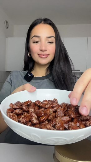 Su 🦋 on Instagram: "Gebrannte Mandeln 200gr Mandeln 100gr Zucker 100ml Wasser Butter Vanille Aroma oder Vanillinzucker 1TL Zimt #food #foodporn #foodie #instafood #foodphotography #foodstagram #yummy #foodblogger #foodlover #instagood #love #delicious #follow #like #healthyfood #homemade #dinner #foodgasm #tasty #photooftheday #foodies #restaurant #cooking #lunch #picoftheday #bhfyp #foodpics #instagram #gebranntemandeln #chef"