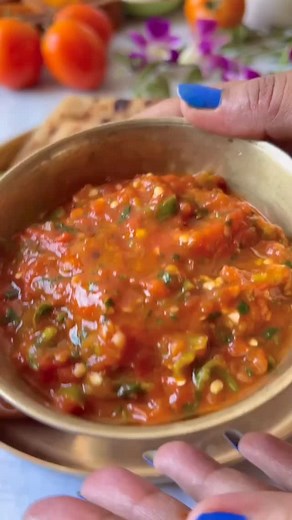 Shashi on Instagram: "✨ Chilli Tomato Chutney ✨ Chilli Tomato Chutney is a vibrant, flavorful condiment made from ripe tomatoes, red or green chillies, garlic, and aromatic spices. It offers a perfect balance of heat, tanginess, and a hint of sweetness. This chutney can be served fresh or stored for several days, making it a versatile side dish for a wide range of meals. . . . #masala #baati #thali #food #dal #food #reels #reelitfeelit #foodreels #reelsexplore #tasty #indianfood #desikhana #food
