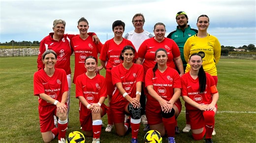 Tu aimes le Foot ? Tu veux faire partie d'une équipe féminine dynamique et conviviale ? Viens nous rejoindre au Gallia Club de Gallician (30600) Joueuses de tous les niveaux ⚽⚽👟 galliagallician@gmail.com | Régine PASCAL, Ambassadrice de la Camargue