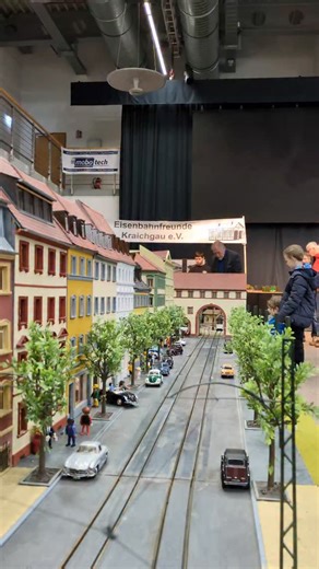 Semmelbahn on Instagram: "Am Wochenende findet im Mannheimer John-Deere-Forum die Ausstellung Lok trifft Traktor statt. Hier noch ein kurzes Video aus dem letzten Jahr, verbunden mit einer Einladung 🚋😉"