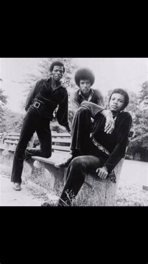 Are You Gonna Break Your Promise" (often referred to simply as "Break Your Promise") is a hit song by the American R&B/soul vocal group The Delfonics, a pioneering group in the Philadelphia soul sound 🎶🎶🎶🎶🎶🎶🎶🎶🎶🎶🎶 Release Date: The song was released as a single in 1968. Album: It was featured on the group's highly successful debut album, La La Means I Love You, also released in 1968. Songwriters: The song was primarily written by the Delfonics' lead vocalist, William "Poogie" Hart, and