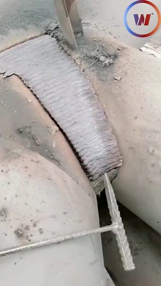 Now THAT is a serious slag peel if i have ever seen one!!!! What are some tips you would give someone trying to learn fluxcore? Let us know in the comments below! If you haven’t already, you are missing out. Download the #weldapp today! Link in bio #weldernation #welddotcom #bluecollar #dirtyhandscleanmoney #weldporn #weldeverydamnday | Weld.com