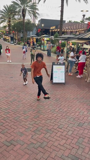 The kid in the back was lit 😭