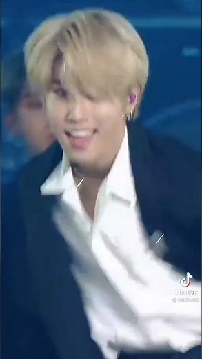 Stray kids ~Fantastic Baby (and Felix's deep voice)