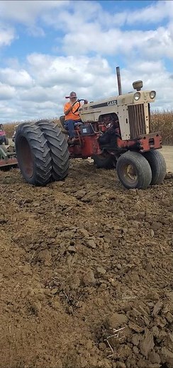 Case 830 Pulling a Cultipacker at the Half Century of Progress Show '25 #farmer #farmlife #farming