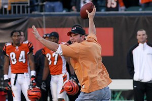 Brett Favre ball thief recounts infamous incident ahead of Packers facing Bengals at PBS