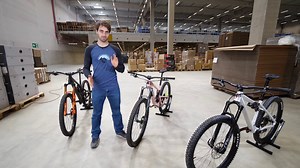 Welche Scheibenbremse ist die richtige für Dich? 🚵‍♂🤔 Chris erklärt Dir die Unterschiede zwischen den Scheibenbremsen von Shimano-MTB, SRAM MTB und Magura Bike & Powersports. 🚵‍♂ Welche Bremse Deinen Fahrstil am besten unterstützt, siehst Du im Video! 🎥 ... und mit welcher Bremse hast Du die besten Erfahrungen gemacht?🤓 📦bc.bike/MTB_Bremsen | bike-components