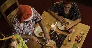 How to navigate awkward political conversations at Thanksgiving dinner