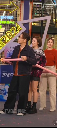 GAME SHOW ĐẶC BIỆT CỦA 2 TEAM VIP NHA. Team 1 : 3 "Thị Đế" Team 2 : 2 "Thị Hậu" 1 "Tiểu Sinh" bạn theo team nào nà.... ----------------------------------------------------- #TVBVangBongMotThoi #TVB #tvbactors #tvbdramma #TVB台慶 #tvbactor https://www.facebook.com/groups/515000189377985 | TVB Kỷ Niệm Một Thời