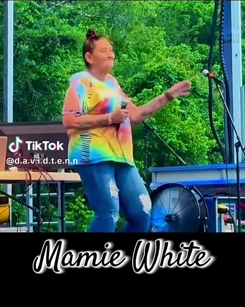Mamie White sings Coal Miner’s Daughter 🤘🏽😎🤘🏽 #mamie #jescowhite #westvirginia #boonecounty #appalachia #southernaccent #countrygirl #bluecollar #bluecollarbabe #letsgo #karaoke #jesco #thewhites