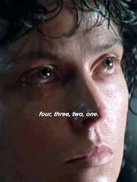 Alien-1：Finally she escaped from the spaceship with her cat.#alien #shorts