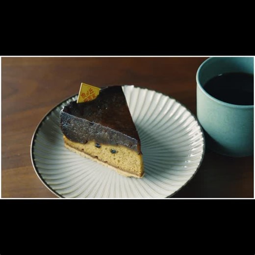 飯綱町のこと on Instagram: "シリーズ「はねだしりんごのおいしい食べ方」第一弾は、タルトタタンです。 飯綱町は、ただりんごの生産量が多いだけではありません。日々美味しいりんごの育て方や食べ方の研究を重ねている研究者のような農家さんや加工業者さんたちが沢山いらっしゃいます。だから「はねだし」と言えど飯綱の「はねだし」は段違いの美味しさです。 #飯綱町 #iizuna #tartetatin #はねだしりんご #タルトタタン"