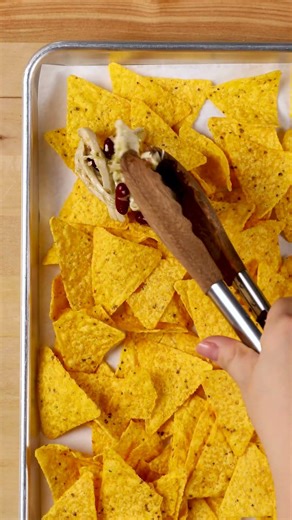 Salsa Verde Chicken Nachos